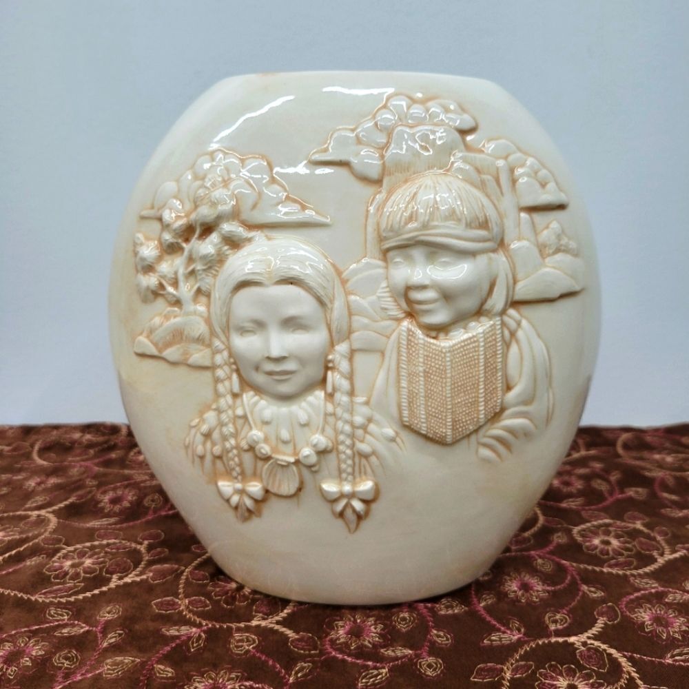 Vintage Native American Handmade Pottery Vase Vessel Artistic Piece - Signed